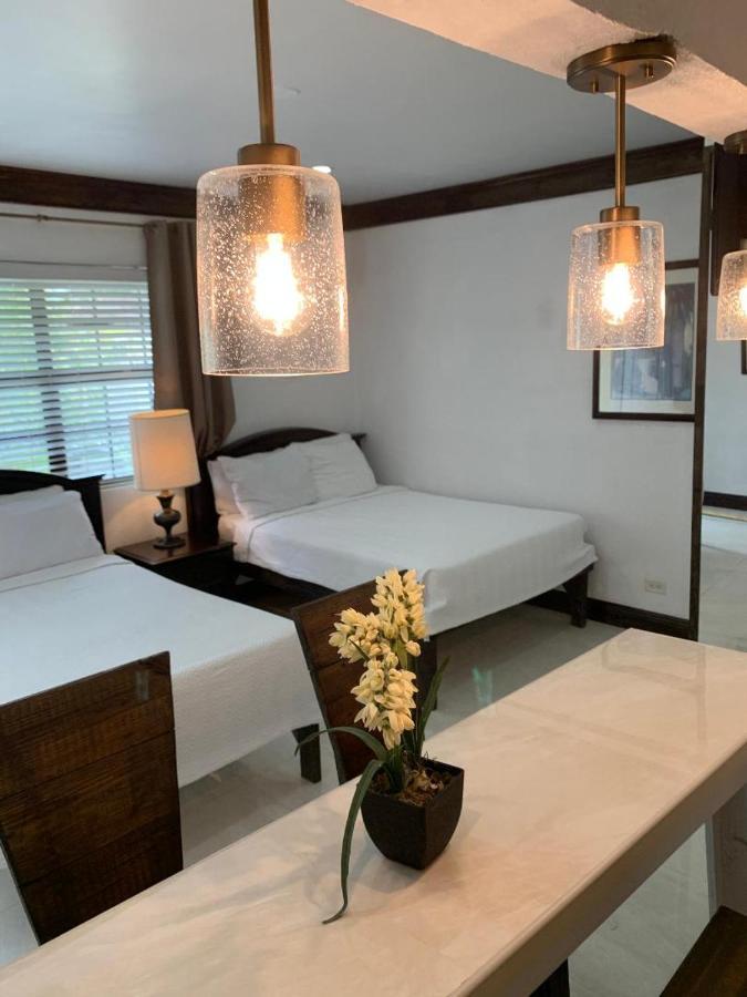 Colony Club Inn & Suites Насау Екстериор снимка