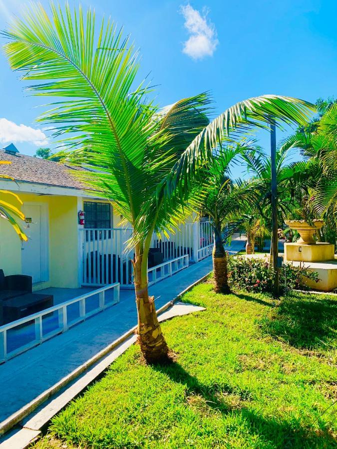 Colony Club Inn & Suites Насау Екстериор снимка