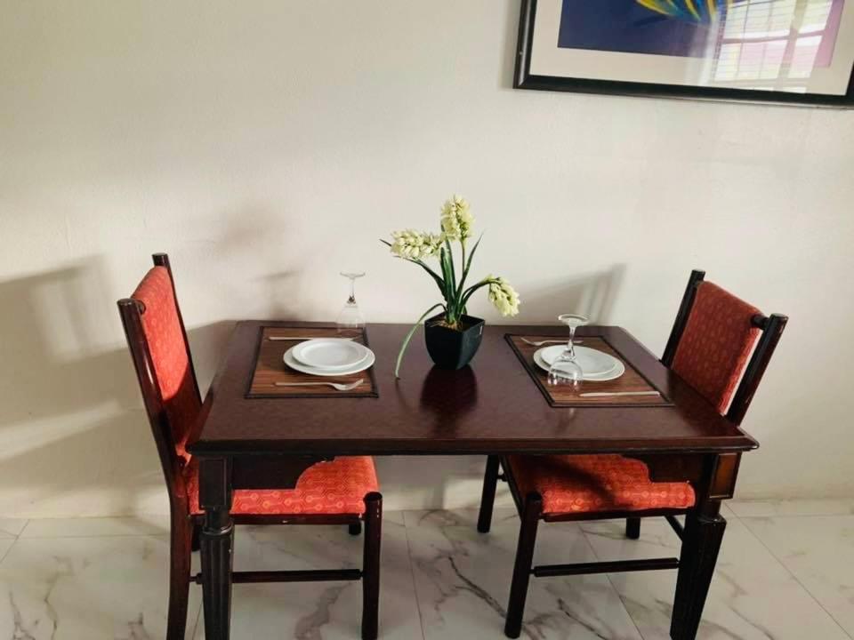 Colony Club Inn & Suites Насау Екстериор снимка