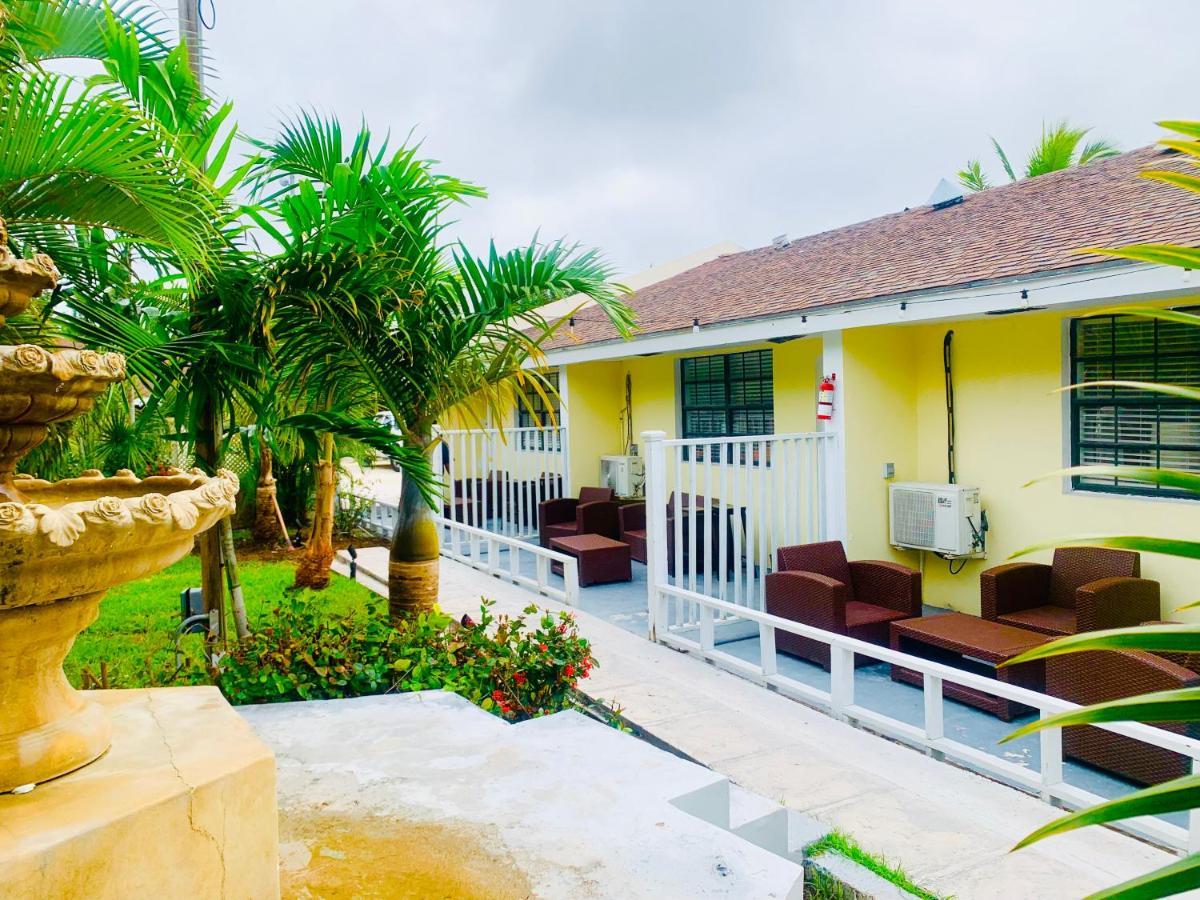 Colony Club Inn & Suites Насау Екстериор снимка