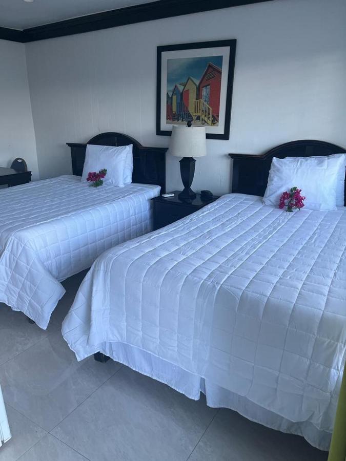 Colony Club Inn & Suites Насау Екстериор снимка