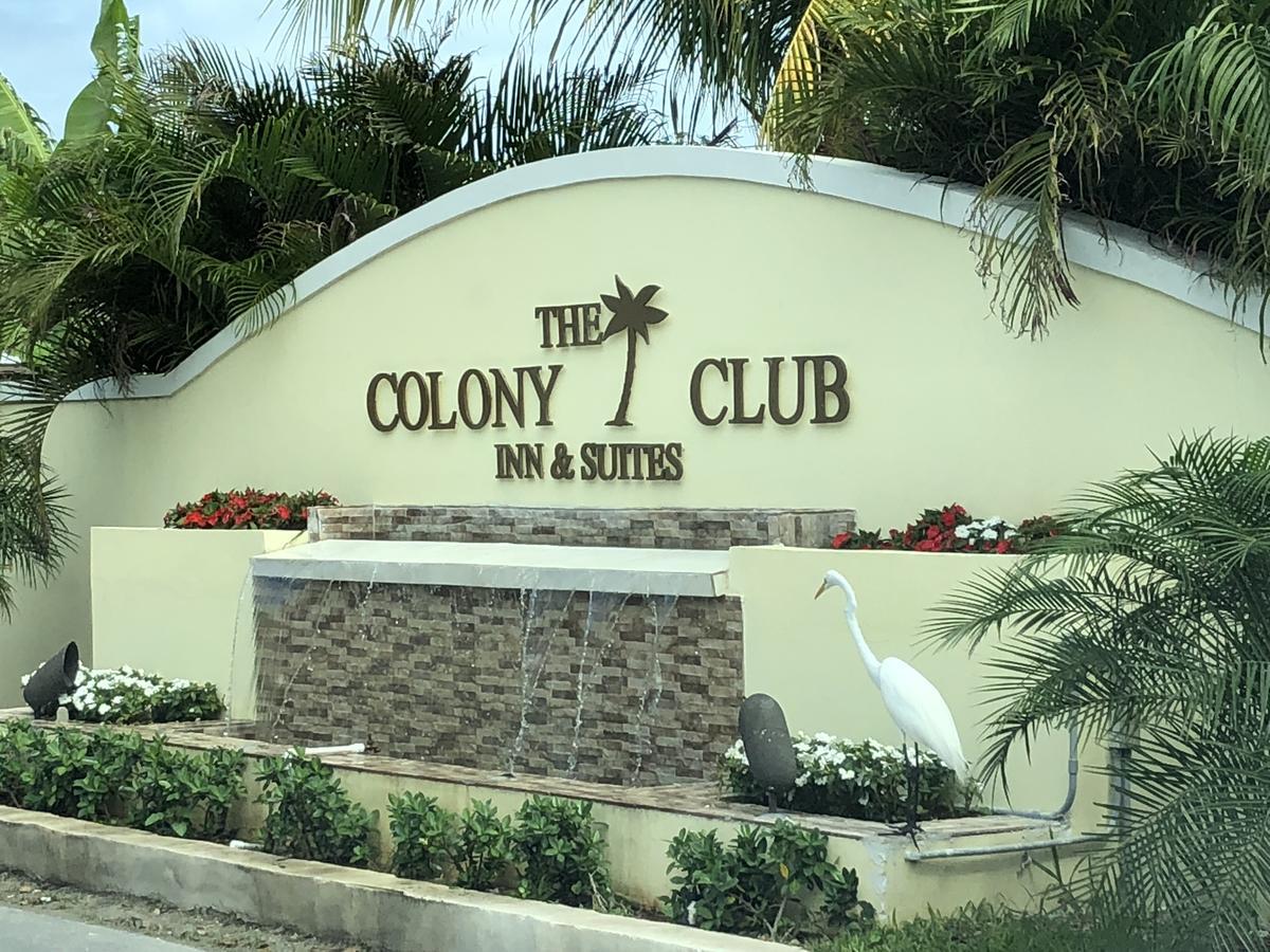 Colony Club Inn & Suites Насау Екстериор снимка